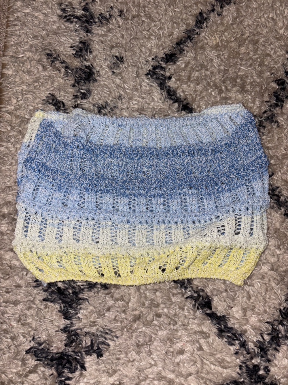 SHEIN Blue Gradient Knit Crop Top with Yellow Accent